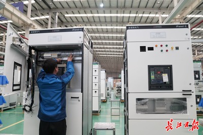 智能配電柜閃耀全球，盛隆電氣制造熱潮涌動